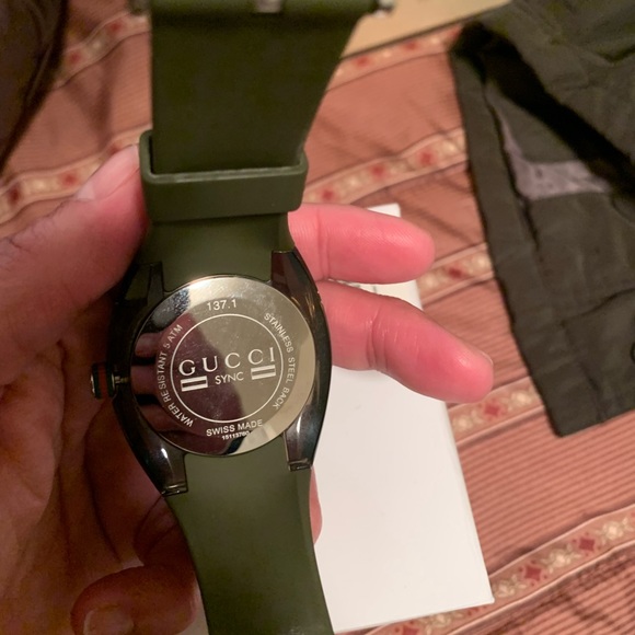 FLAWLESS Gucci SYNC watch in Khaki Green! - Picture 3 of 6